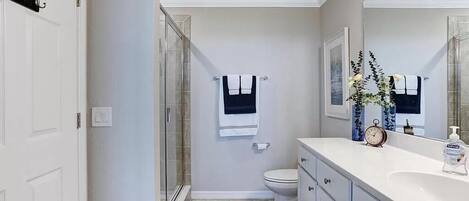 Combined shower/bathtub