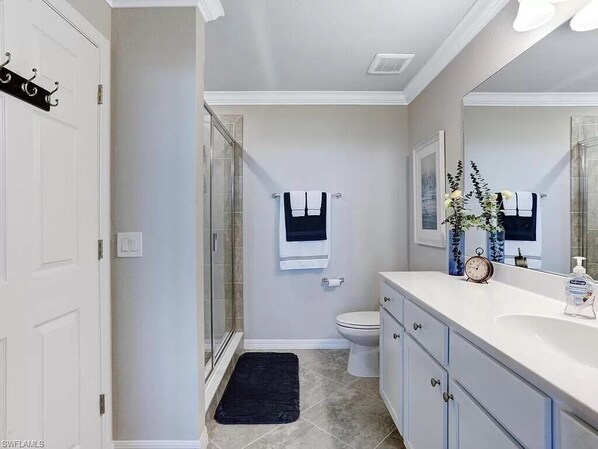 Combined shower/tub