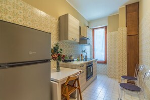 Kühlschrank, Ofen, Herdplatte, Toaster