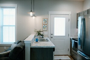 المنشأة من الداخل