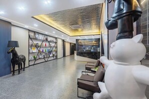 Lobby lounge - V8 Wisdom Hotel (Haikou CRV East Railway Station) (Haikou)