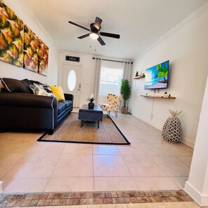 TV - Cozy 2 BR Condo - 7 Min from Fort Lauderdale Beach (Fort Lauderdale)