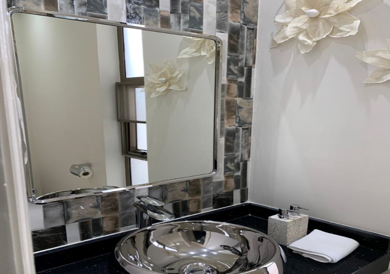 Ensemble douche/baignoire, sèche-cheveux, serviettes fournies, savon