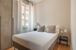 1 Schlafzimmer, Schreibtisch, Bügeleisen/Bügelbrett, Reisekinderbett