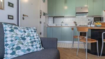 Fridge, microwave, oven, stovetop