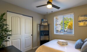 3 habitaciones, escritorio, tabla de planchar con plancha y wifi gratis