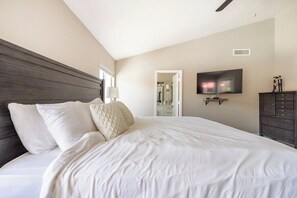 5 Schlafzimmer, Bügeleisen/Bügelbrett, Reisekinderbett, WLAN