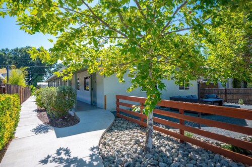 Downtown Neon Pink Chalet