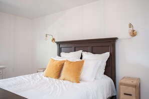 1 bedroom, iron/ironing board, WiFi, bed sheets - Central Ace High Bungalow (Paso Robles)