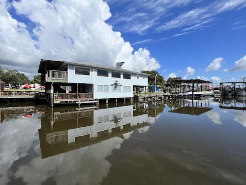 BB's Tiki Marina Cottage. Bring your boat! Great fishing area! 