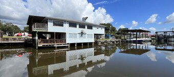 BB's Tiki Marina Cottage. Bring your boat! Great fishing area! 