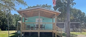 BB's Tiki Marina Cottage. Bring your boat! Great fishing area! 
