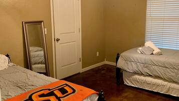 3 Schlafzimmer, Schreibtisch, kostenloses WLAN, Bettwäsche