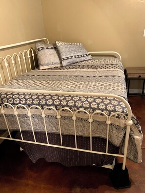 3 chambres, bureau, Wi-Fi gratuit, draps fournis