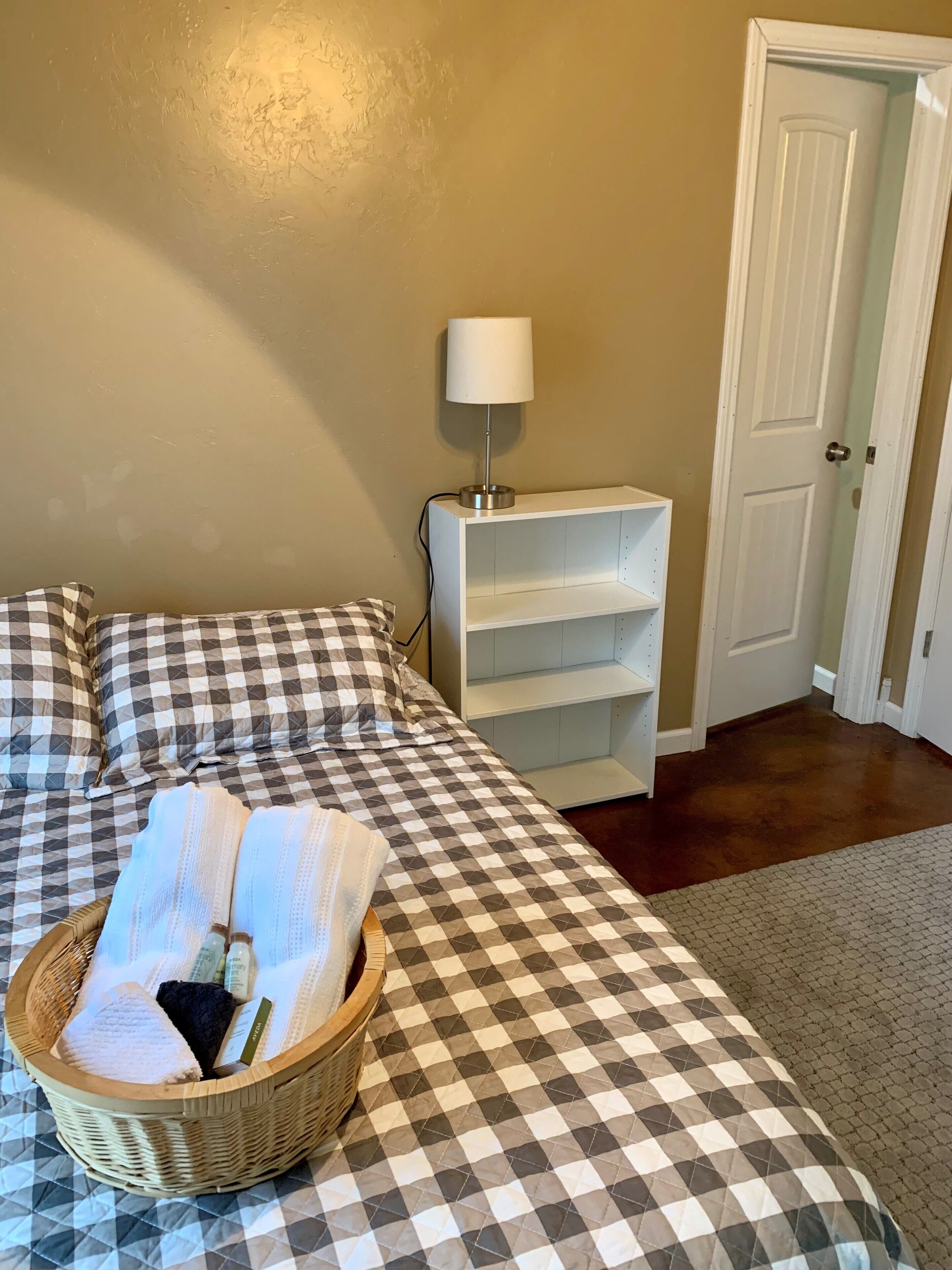 3 chambres, bureau, Wi-Fi gratuit, draps fournis