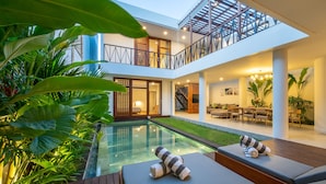 A modern house with a swimming pool, outdoor seating, and a balcony. - Walking distance from Berawa Beach - 4 BDR (Kecamatan Kuta Selatan)