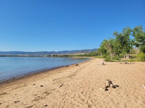 Tranquil 2-bedroom at Red Rocks & Chatfield ~ Winter Wonderland