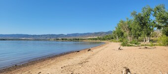 Tranquil 2-bedroom at Red Rocks & Chatfield ~ Winter Wonderland