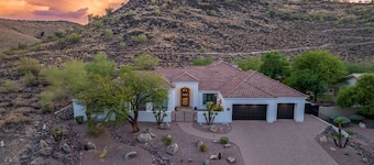 Private 5 Bedroom Resort with Pool Backing Mountain Preserve