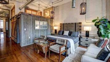 2 bedrooms, desk, iron/ironing board, WiFi