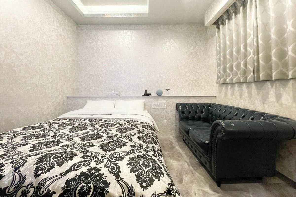 WiFi (free), bed sheets