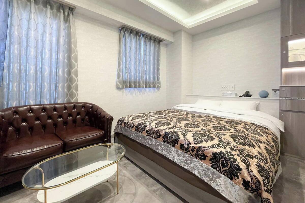 WiFi (free), bed sheets