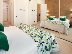 2 bedrooms, iron/ironing board, internet, bed sheets