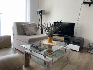 TV - Kuca za odmor u Kastelima s pogledom na more (Kaštel Štafilic)