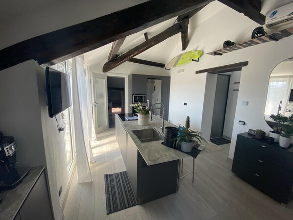 Fridge, microwave, oven, stovetop