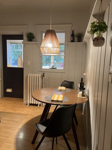 Charming 2 bed Bungalow in Historic neighborhood!