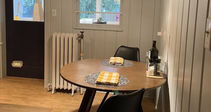 Charming 2 bed Bungalow in Historic neighborhood!