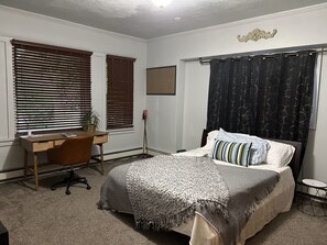 4 Schlafzimmer, Schreibtisch, Bügeleisen/Bügelbrett, kostenloses WLAN