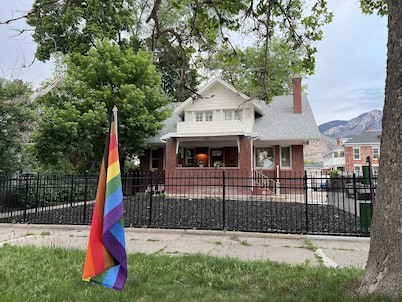 Charming 2 bed Bungalow in Historic neighborhood!