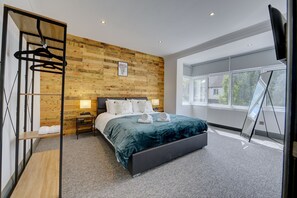 5 habitaciones, tabla de planchar con plancha, wifi y ropa de cama