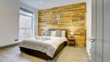 5 bedrooms, iron/ironing board, WiFi, bed sheets