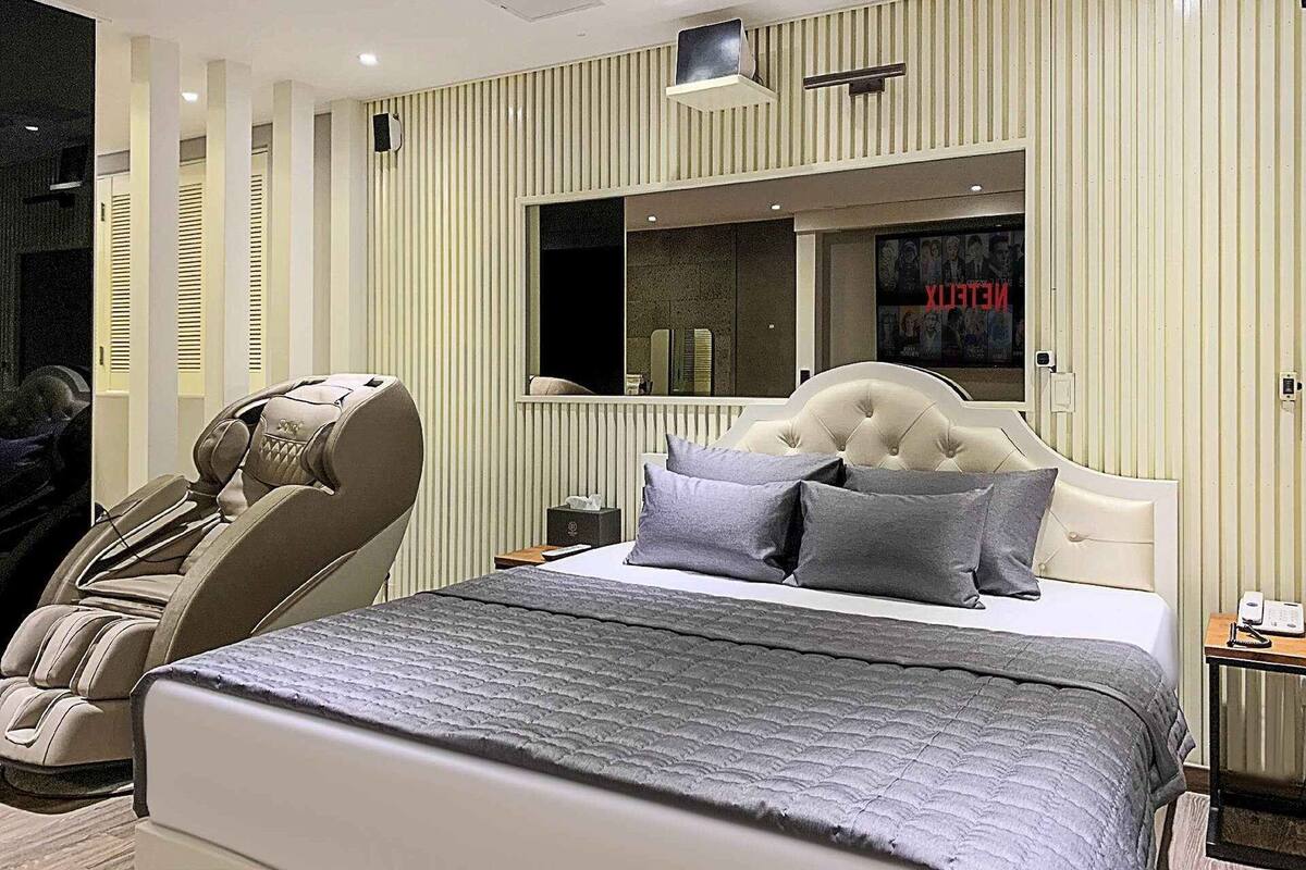 Sengetøy av topp kvalitet, dundyner, memory foam-senger og skrivebord