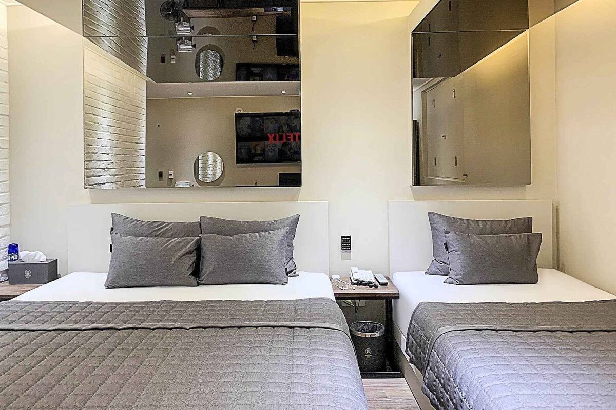 Sengetøy av topp kvalitet, dundyner, memory foam-senger og skrivebord
