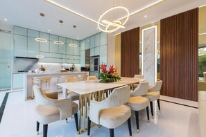 Family dining - Villa Louis Legian by Nagisa Bali (Legian)