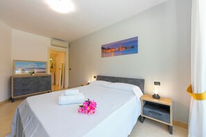 1 bedroom, free WiFi, bed sheets - Rivoltella Apt With Pool 600m From Lake, Desenzano Del Garda, Italy (Desenzano Del Garda)