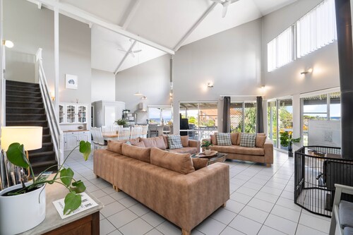 Seaview Residence by Peppy Beach Retreats®, Residence