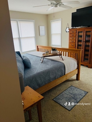 3 bedrooms, desk, iron/ironing board, travel crib