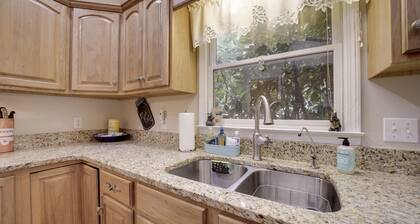 Beautiful Views, Endless views, Spacious home with privacy & hot tub Gem mining