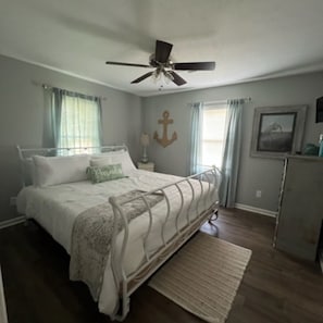 2 slaapkamers, een strijkplank/strijkijzer, gratis wifi, beddengoed