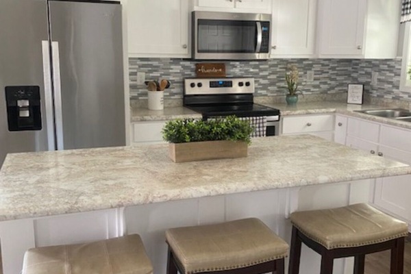 Køleskab, mikrobølgeovn, ovn, kogeplade