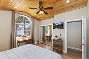 4 bedrooms, desk, iron/ironing board, free WiFi