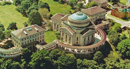 Lovely 2 bedroom apartment in a private house with beautiful garden