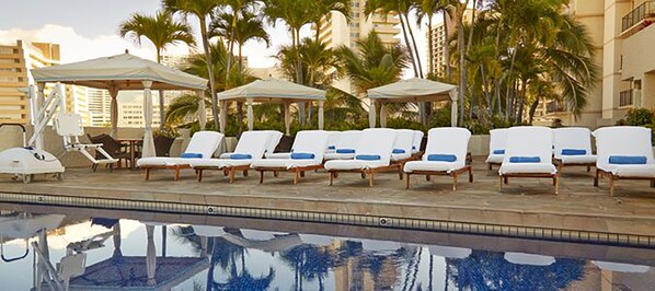 Outdoor pool, a heated pool - Stunning 15th Floor Luana King bed Condo Sleeps 4 guests (Honolulu)