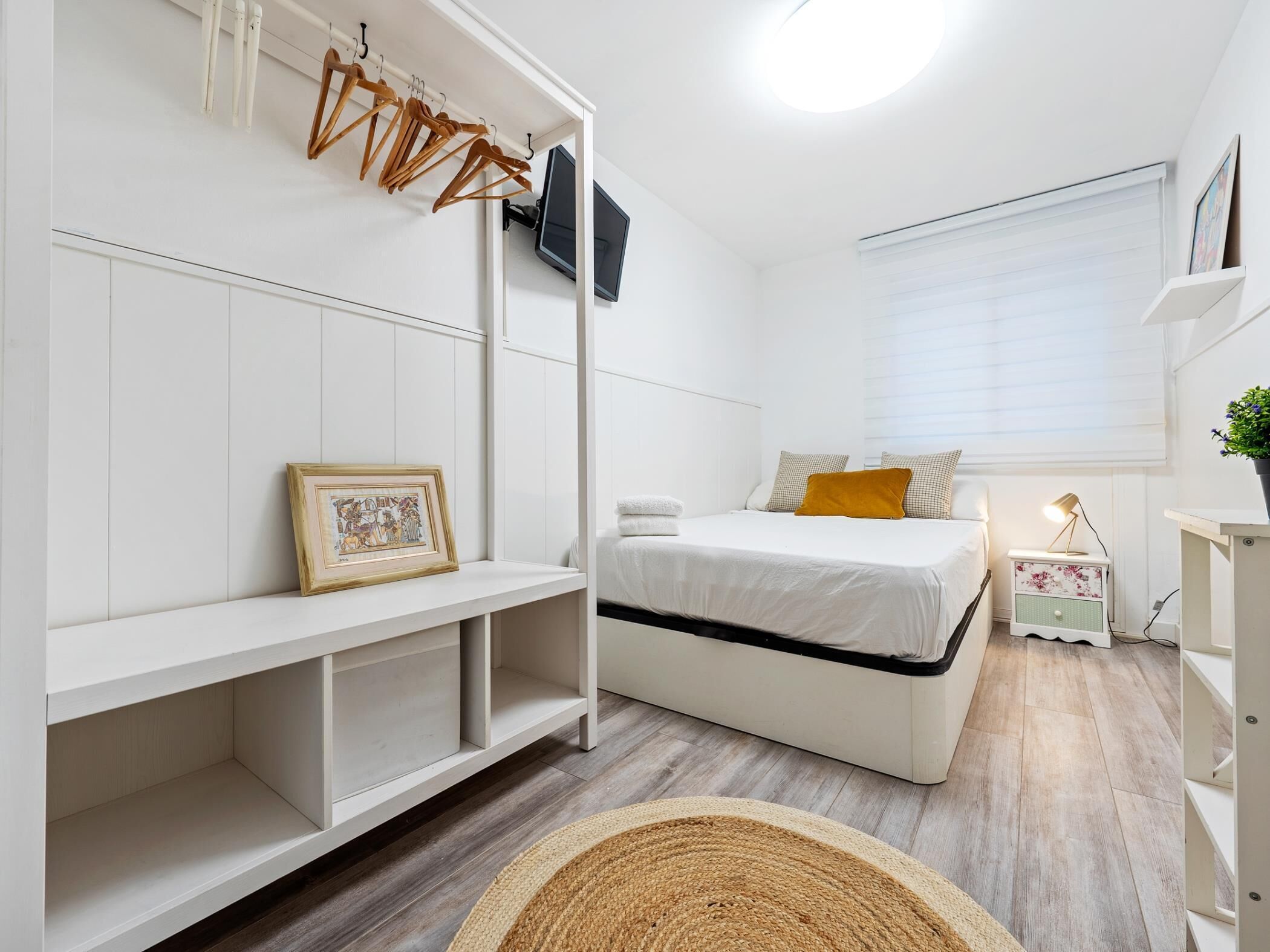 2 室のベッドルーム、アイロン / アイロン台、インターネットアクセス (無料)、ベ ッドシーツ