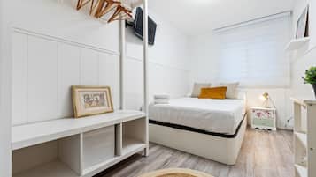 2 slaapkamers, een strijkplank/strijkijzer, gratis internet, beddengoed