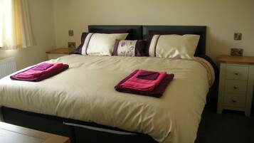 3 bedrooms, desk, iron/ironing board, travel cot